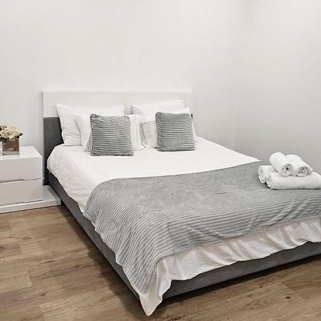 Apartamento T3 Em Lisboa/ ケルース エクステリア 写真