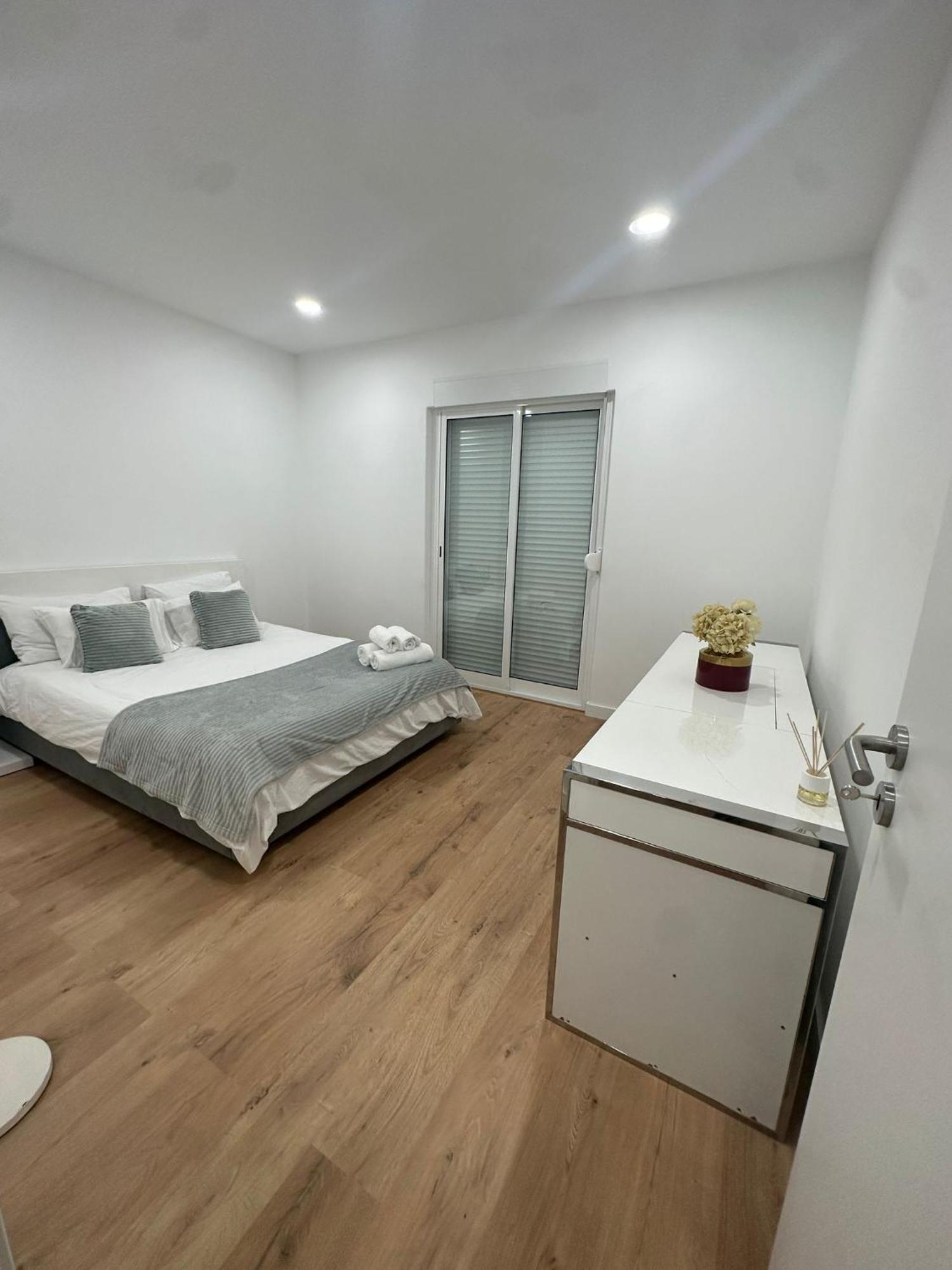 Apartamento T3 Em Lisboa/ ケルース エクステリア 写真